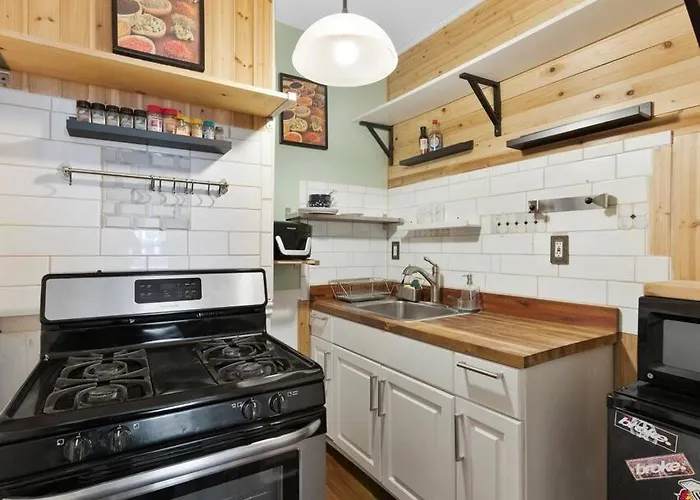 Beautiful Studio Apartment In Historic House