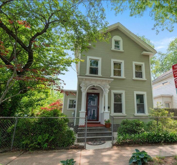 Apartment Beautiful In Historic House *
